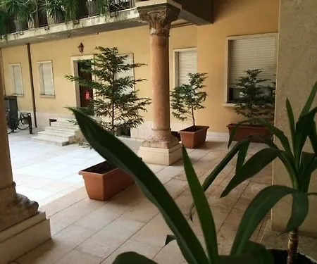 罗密欧设计客房酒店 招待所 2*